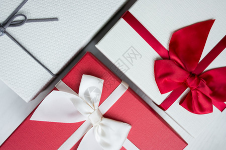 闪亮的丰富多彩圣诞新年情人节礼物盒装饰美丽的图片