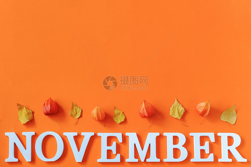 11月英文字母和秋叶图片
