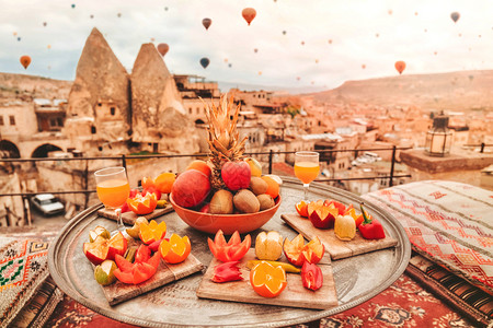 鲁梅利在卡帕多西亚旅行在土耳其特别早餐旅行目的地Capapadocia彩色热空气球飞越山谷日出时间卡帕多西亚安纳托利洞穴背景