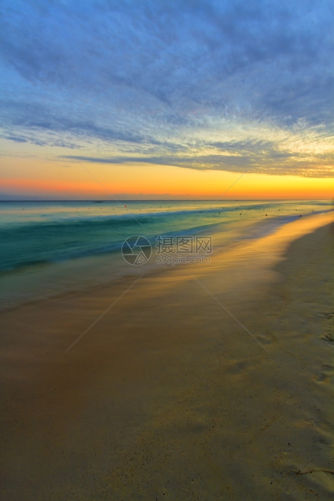 日落时沙滩图片