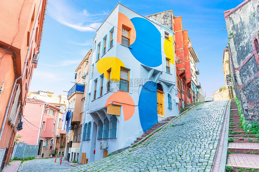 建筑学伊斯坦布尔费内鹅卵石街道上的色彩缤纷房子伊斯坦布尔费内鹅卵石街道上的色彩缤纷房子优质住宅图片