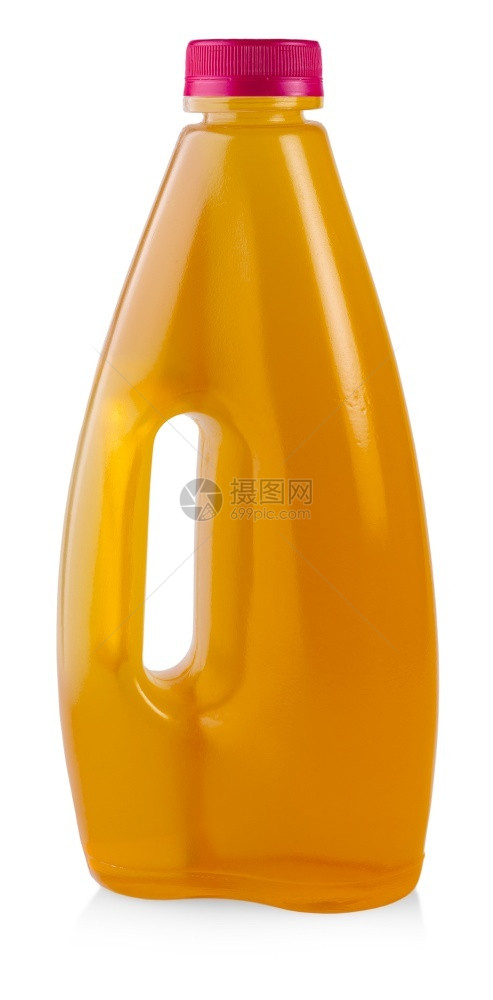 新鲜的素食主义者饮料在白色背景上隔离的塑料瓶中果汁在白色背景上隔离的塑料瓶中果汁图片