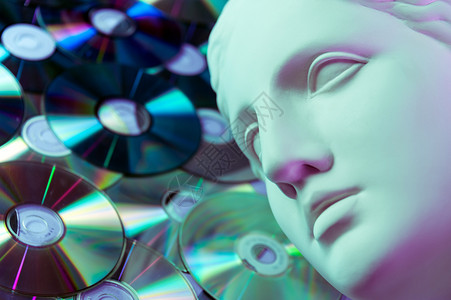 安迪斯科特色调磁盘金星的古董雕像在闪亮的CD背景下紧贴金星头部的音乐风格古老的托恩特安蒂克雕像的概念关闭一个闪亮的CD背景概念音乐古代的概背景
