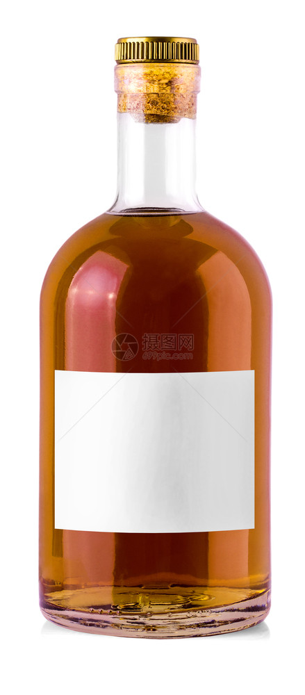 透明液体瓶子满的威士忌白兰地酒瓶孤立在白色背景和剪切路径上图片
