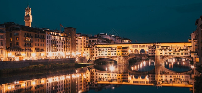 美丽的著名欧洲意大利佛罗伦萨阿诺河边的韦奇奥伯爵图片