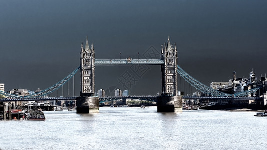 英国的地标泰晤士河英国伦敦的塔桥英国格兰联合王国艺术地铁风格图片