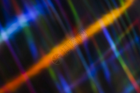 辉光迷幻的深色背景上霓虹彩条柔焦抽象彩虹色波条水平背景深色上的霓虹彩条柔焦抽象彩虹色波条水平背景粉色的图片