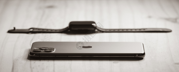 Iphone 6S斯里兰卡加勒0219苹果iPhone1promax和苹果手表系列6平放在木桌上奢华和生活方式的概念桌子屏幕新的背景