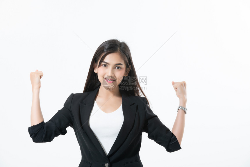 亚洲商业妇女笑着并举起手印牌以在白背景上工作快乐成功和获胜的概念成人药片白种图片