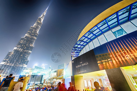 联合的摩天大楼阿联酋迪拜2016年2月4日迪拜哈利法塔附近的市中心建筑物夜景吸引了30万游客每年迪拜阿联酋2016日市中心建筑物背景图片
