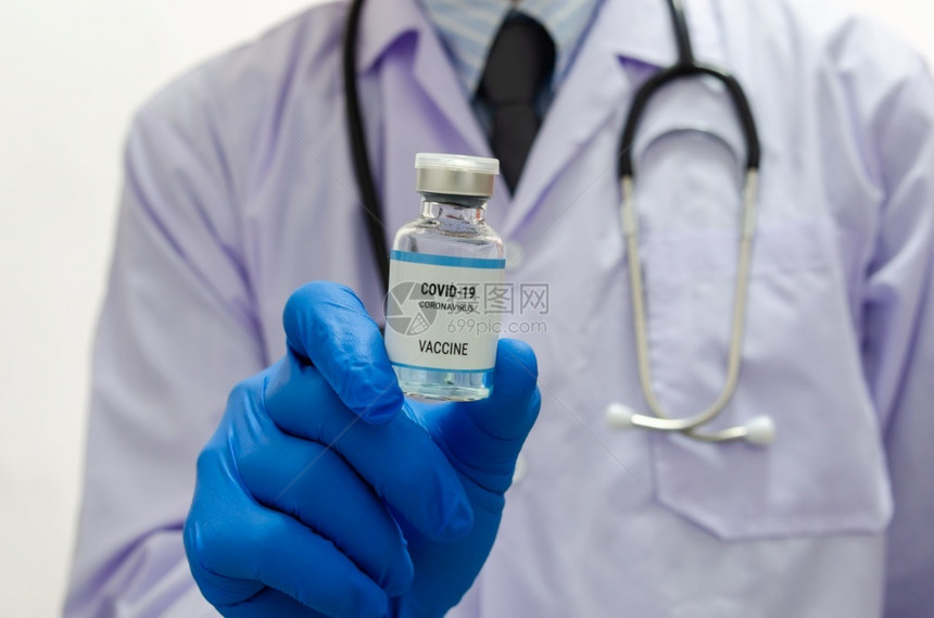 医生手拿疫苗瓶图片