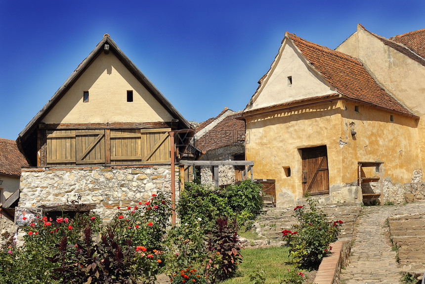 条顿人罗马尼亚布拉索夫斯诺堡垒上的旧中世纪房屋墙间图片