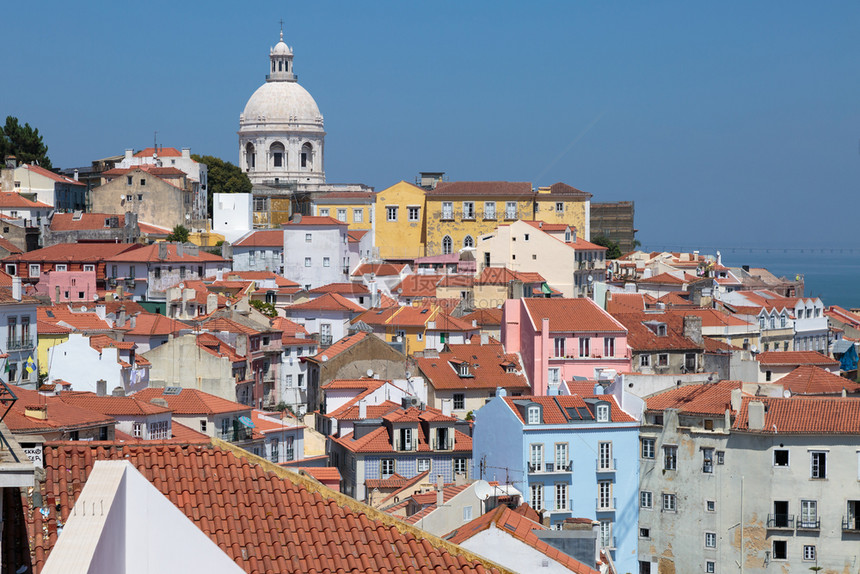 公寓建造欧洲的里斯本和圣恩格拉西亚全国一神殿堂多姿彩的房屋葡萄牙图片