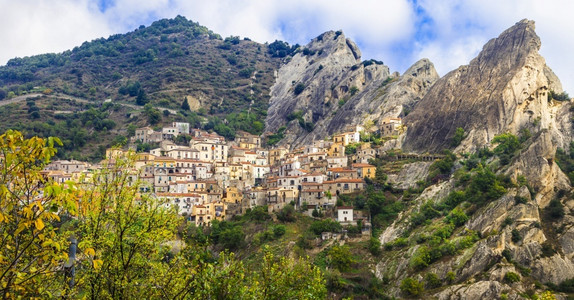 卡斯特尔梅扎诺意大利巴西亚塔Castelmezzano山村活动腹地庄背景