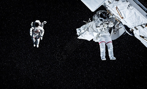 手术男人航天宇员太空人在为外层间的站工作时进行太空走宇航员穿着全套太空服进行操作背景图片