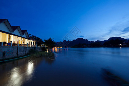 旅游气候老挝VangVieng晚上的景象日落图片