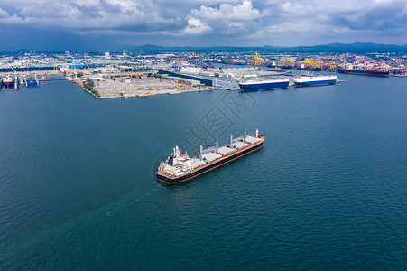 气体货运柴油机泰国空中观察具有运输船坞背景的油气运输船用轮和天然气图片