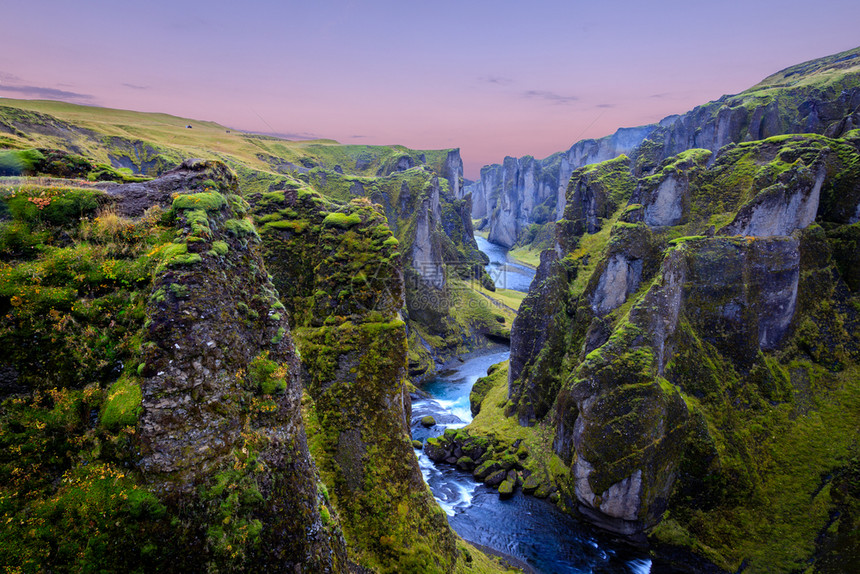 冰岛日落时的Fjadrargljufur峡谷假期苔藓沟壑图片