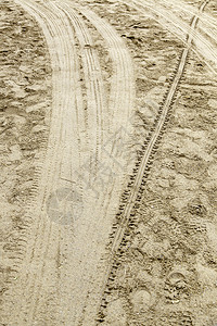 车轮海越野自然中沙的轮子上脚印自然中沙土上路外细节图片