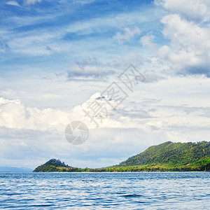 海洋在泰国亚洲带丛林的安达曼海岸黄色的旅游图片