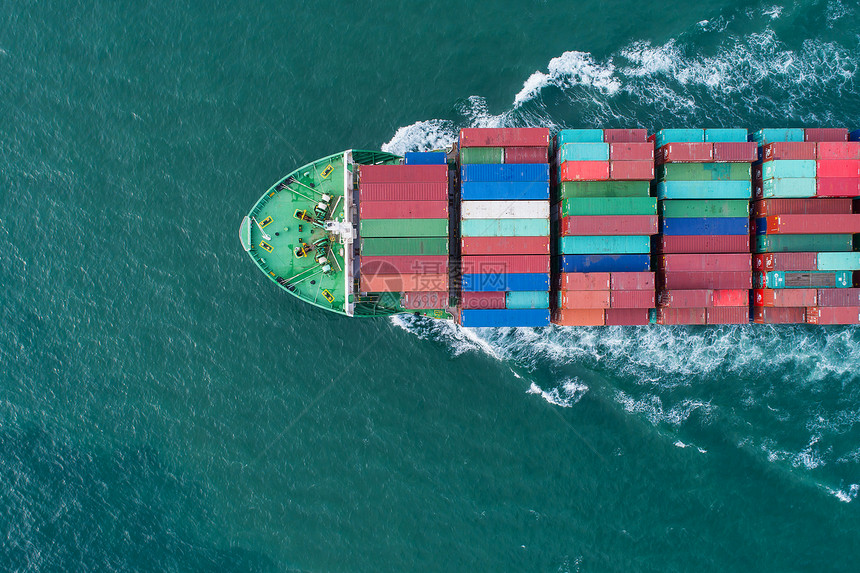行业后勤技术鸟瞰集装箱船到海港载集箱用于进出口或运输航业务物流贸易港口和海运货物到港口国际运输图片
