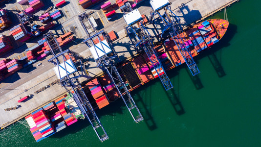 深海港集装箱船卸公海集箱船商业物流进出口货运空中俯视图天线巴拿马船舶图片
