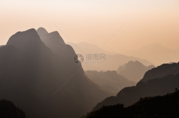 荒野泰国清迈DoiLuangChangChiangDao山景观日落树岩石图片