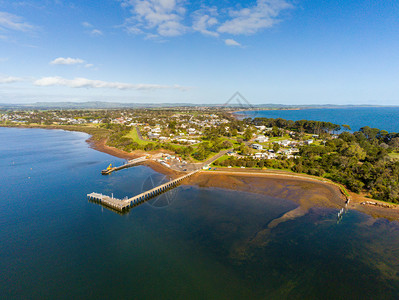 科里内拉旅游澳大利亚维多斯湾西港Corinalla镇Corinella镇码头和船轮的空中观察目地海滨背景