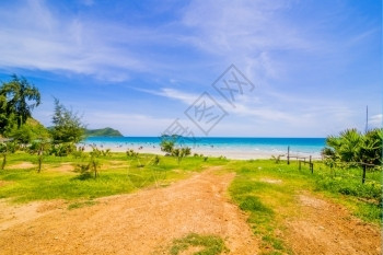 美丽的海滩和洋冲浪蓝天空木板绿松石夏天图片