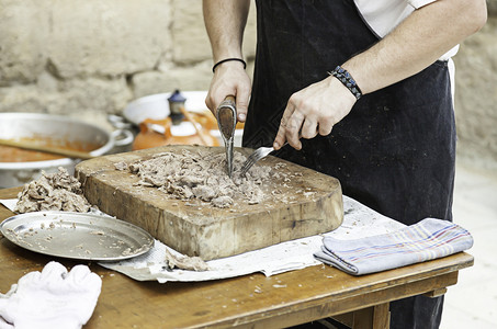厨师切肉一个工人做饭的详情餐厅一种羊肉图片