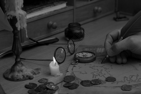 墨水瓶高贵冒险者绘制以寻找丢失的宝藏硬币图片