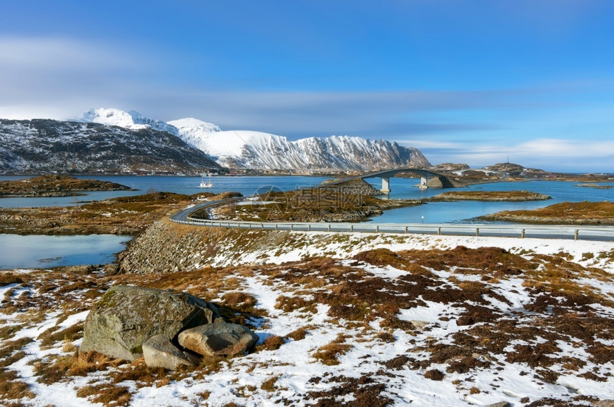 缰绳白色的景美观洛福滕群岛冬季风景挪威美丽的山地景观挪威斯堪的纳维亚冬季斯堪的纳维亚冬季极图片