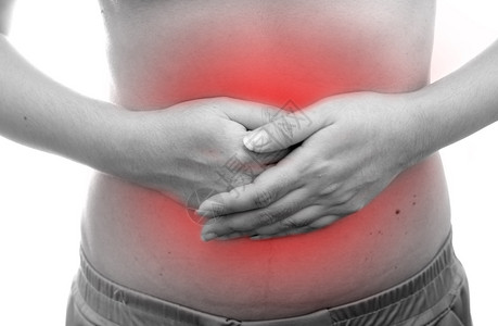 肠胃气胀患病的背部白种景腹疼痛的亚洲年轻妇女胃痛的健康问题不适腹泻症概念妇女胃痛健康问题亚洲人背景