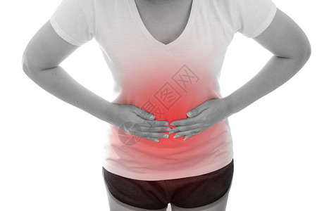 肠胃气胀白种背景腹部疼痛的亚洲年轻妇女胃痛的健康问题不适腹泻症概念妇女胃痛健康问题苦抓住感染背景