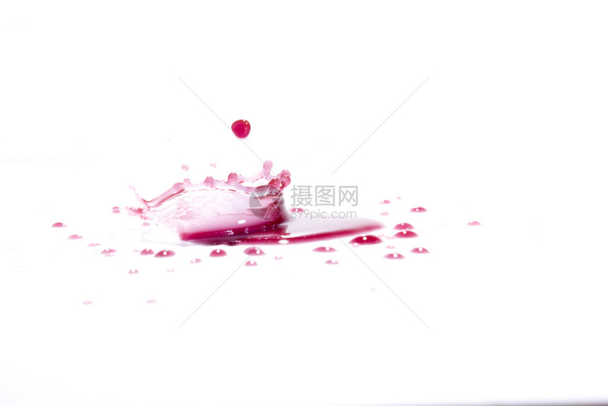填充降低果汁红水喷洒在白色背景上照片来自红水喷洒图片