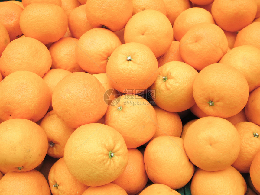 素食主义者纤维有机的供市场销售新鲜熟橙子堆积图片