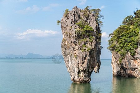 山泰国PhangNgaBay的詹姆斯邦德岛岩石夏天背景图片