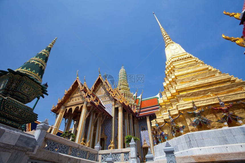 警卫力量WathraKaew翡翠佛寺泰国曼谷雕像图片
