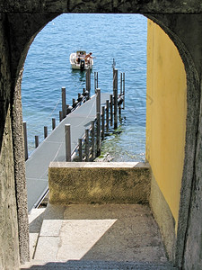 亭拱廊凉对意大利科莫湖的浪漫观图片