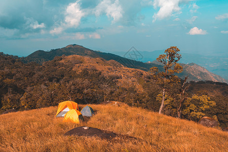 嘲讽顶峰落山区旅游帐篷露营背景