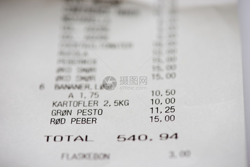丹麦式购物收据有丹麦语单词和数字以丹麦克朗表示钱零售数据图片