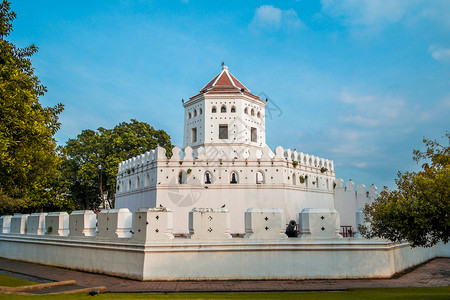 超忧桑普拉干目的地墙泰国曼谷SantiChaiPrakan公园古地标上的PhraSumenFort背景