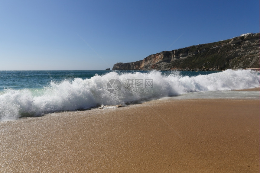 葡萄牙纳扎尔荒野海滩巨大的卷曲风景优美图片