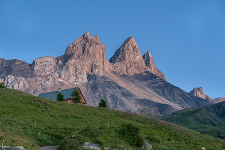 高山法国阿尔卑斯的灵户小屋雪霞慕尼图片