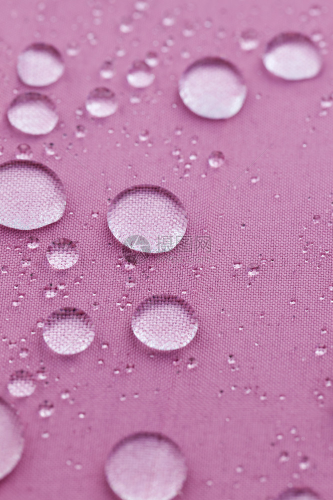 多色或彩伞式雨防水表面的雨后滴特结子粉色的干净坏图片