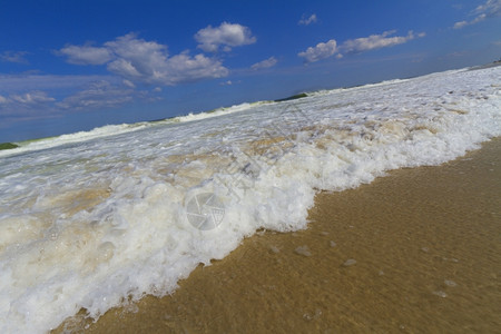 破岸大西洋海滩的浪冲晴天风景优美图片