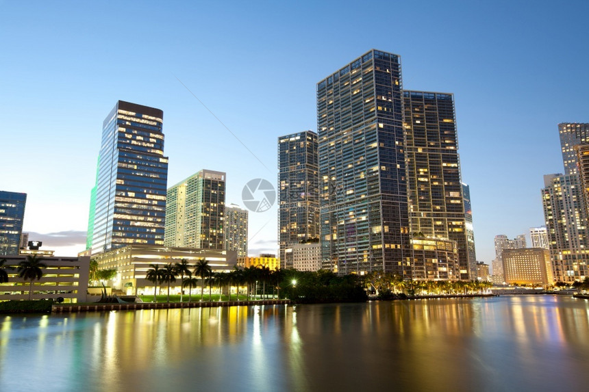 公寓夜晚布里克尔美国佛罗达州迈阿密市和Brickell区图片
