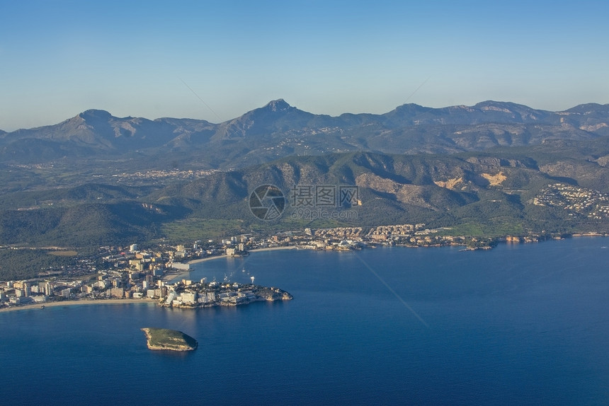 在西班牙马洛卡岛帕尔湾Palma阳光明媚的下午海岸风景在帕尔马湾阳光晴天的下午海风景欧洲天空水图片
