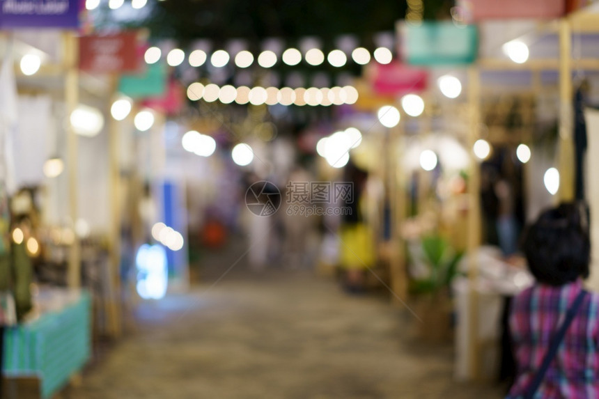 旅行空超市过道的夜摘要模糊与bokoh光街食品市场概念相比重点模糊的背景情况不突出人行横道亚洲图片