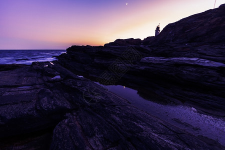 景观如画多岩石的在海岸美丽日落在岩石海岸的日落图片